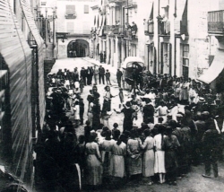 Ballada de sardanes a la plaça (dècada de 1920)