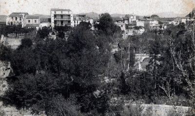 Darreres de les cases del carrer de Sant Bonifaci, on els Freixedas tenien una glorieta al capdavall dels horts (1910)
